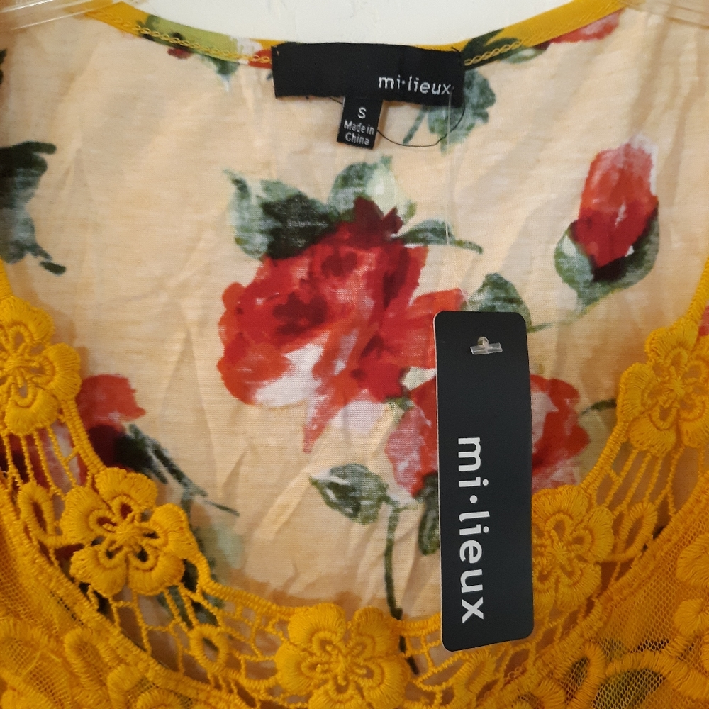 NWT Gold Floral Top - Picture 4 of 5
